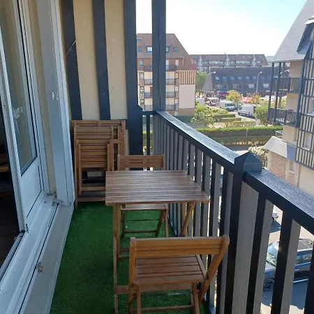 Apartment 2 Pieces Avec Balcon A 2 Pas De La - Fr-1-712-4